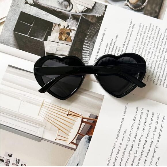 True Love Sunnies heart sunglasses glasses ❤️ main image 3